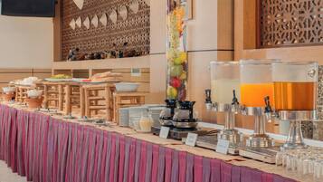 Breakfast, lunch, dinner served; international cuisine