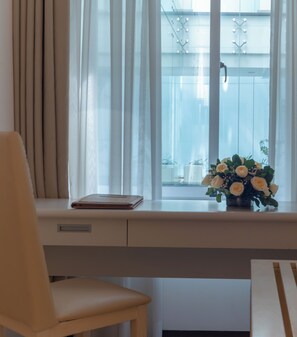 Superior Twin Room | Minibar, in-room safe, desk, soundproofing