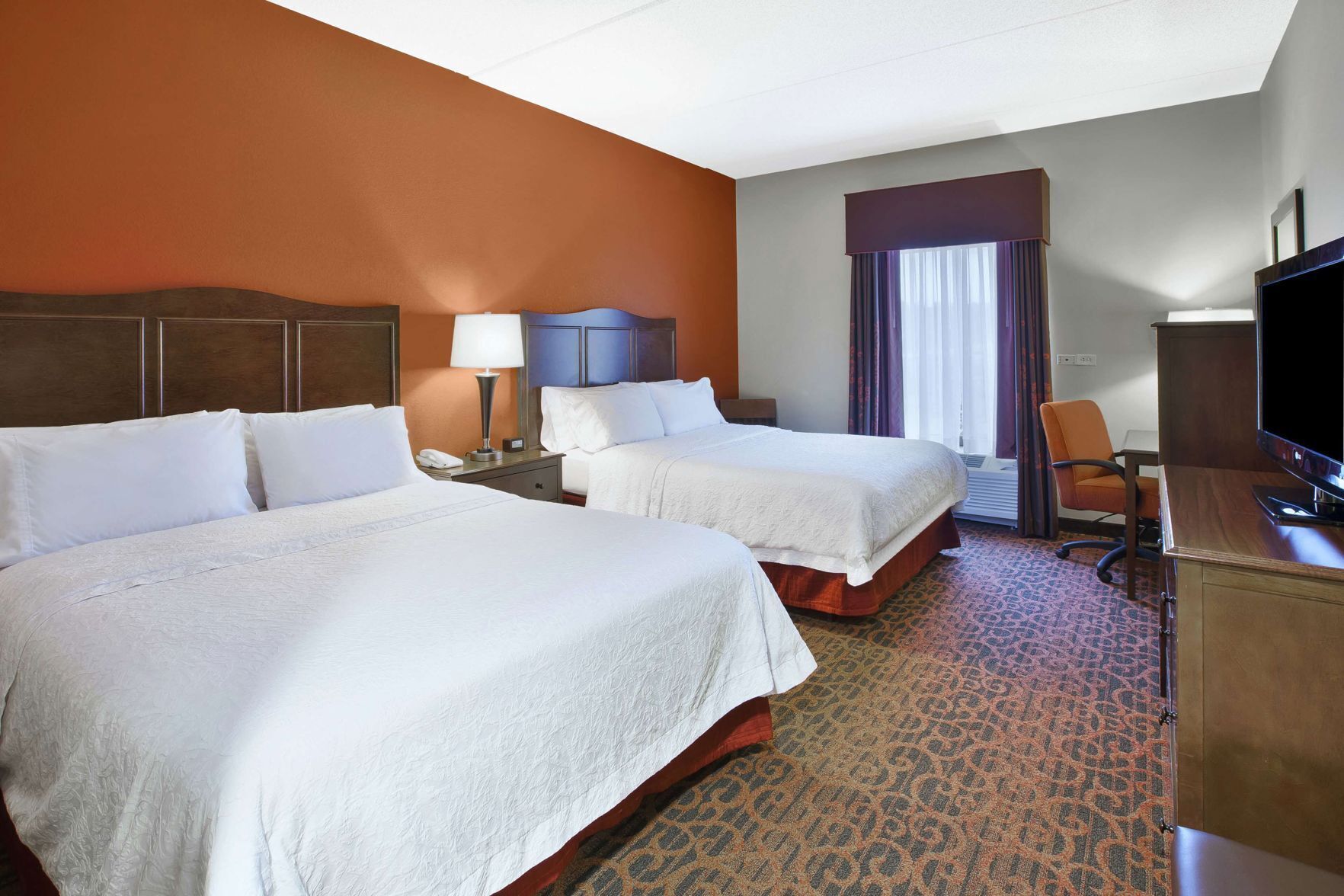 Premium bedding, in-room safe, desk, laptop workspace