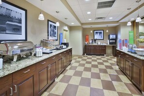 Free daily buffet breakfast - Hampton Inn Brockport, NY (Brockport)