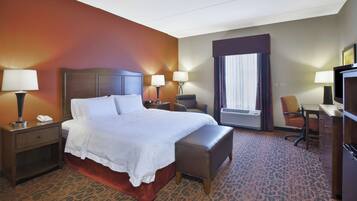 1 kingsize bed, niet-roken, Toegankelijk voor gehandicapten | Luxe beddengoed, een kluis op de kamer, een bureau, een laptopwerkplek