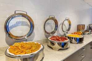 包含每日外带式早餐