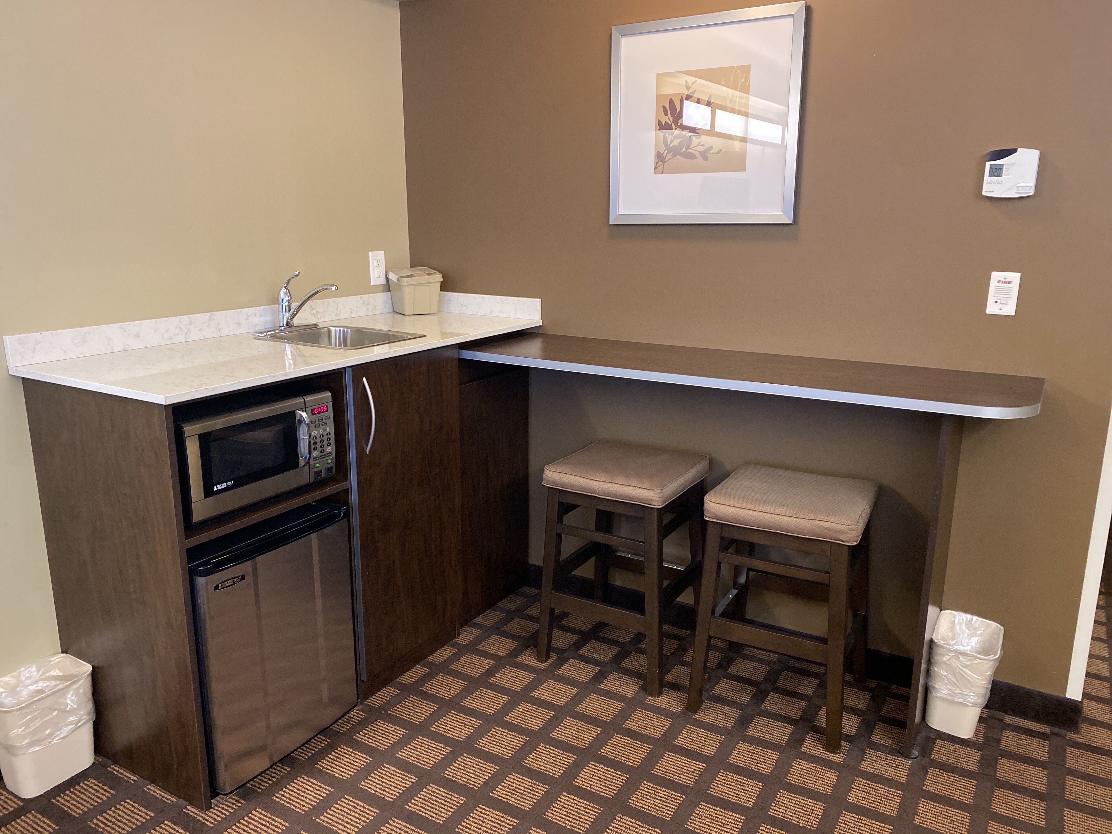 suite, 1 king bed, non smoking | in-room dining