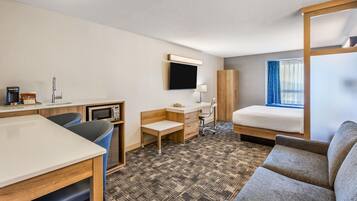 Suite, 1 grand lit, non-fumeur | Bureau, espace de travail pour ordinateurs portables