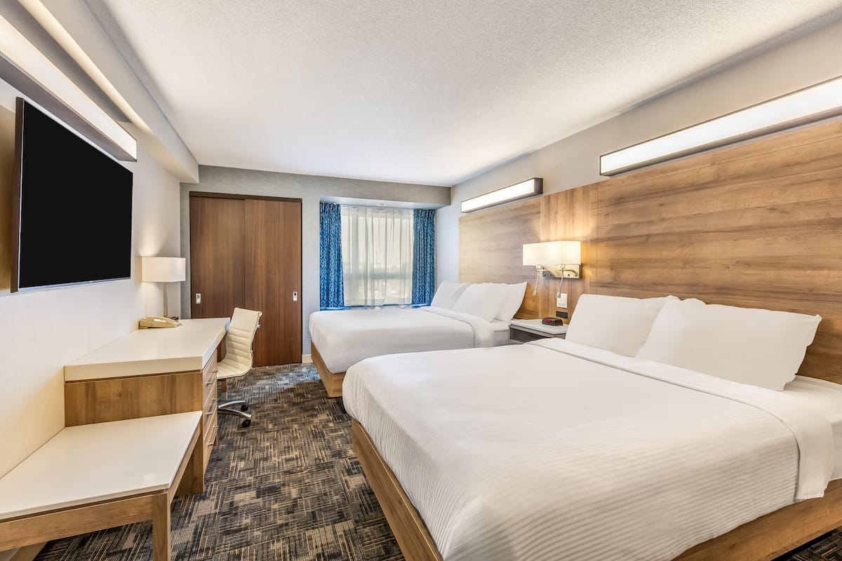 Room, 2 Queen Beds, Microwave Non Smoking