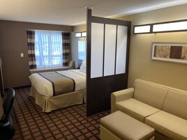 办公桌、笔记本电脑工作区、熨斗/熨衣板、折叠床/加床（额外收费）