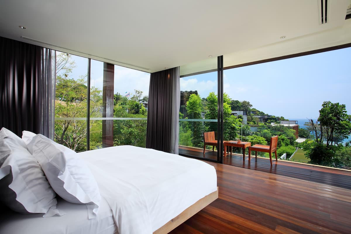 1 bedroom, premium bedding, free minibar, in-room safe