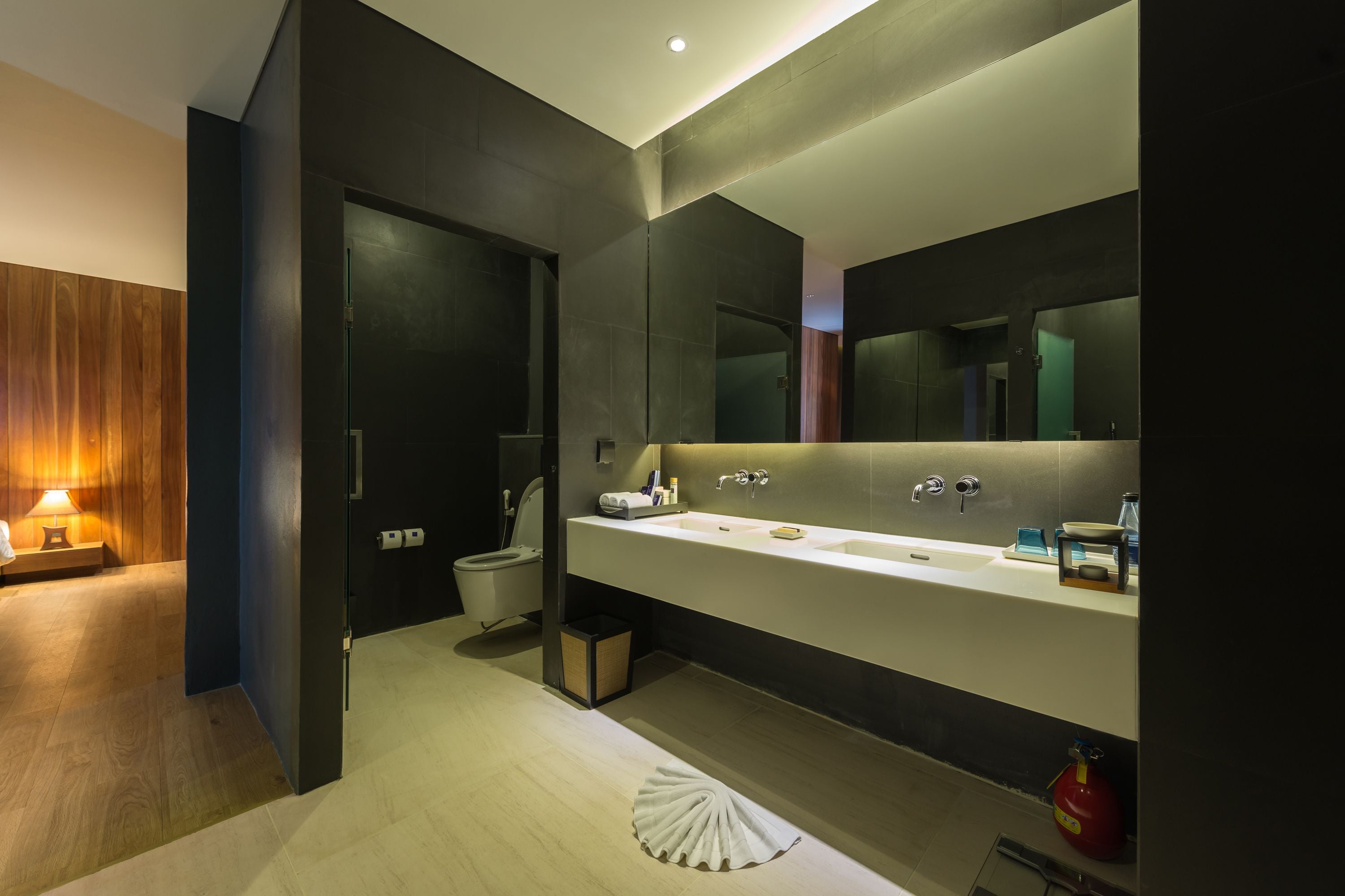 Napa Suite Room | Bathroom | Separate tub and shower, deep soaking tub, rainfall showerhead