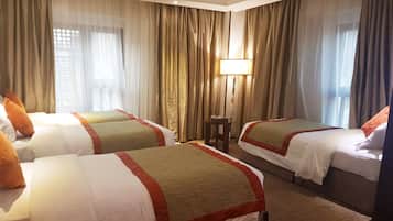 Standard Room, 3 Single Beds, Non Smoking | 1 bedroom, minibar, in-room safe, desk