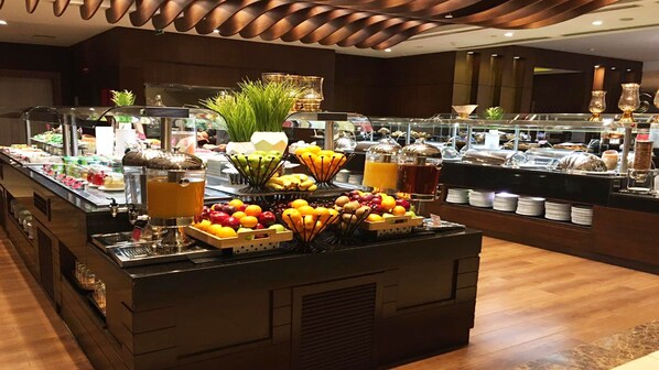 Daily buffet breakfast for a fee