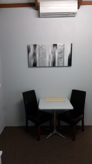 In-room dining - Hideaway Motor Inn Armidale (Armidale)