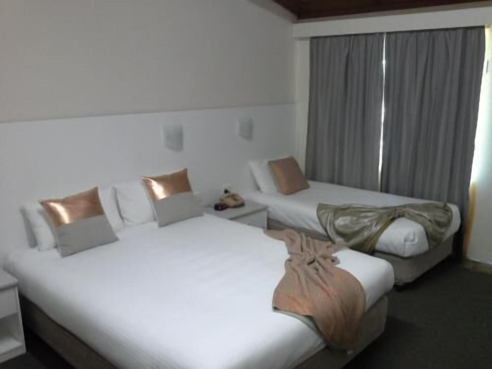 أغطية فراش متميزة وألحفة محشوة بالريش وبديكورات فريدة لكل غرفة ومكتب