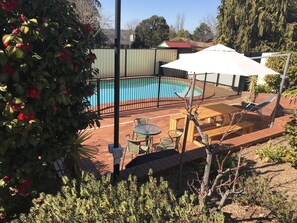 Seasonal outdoor pool - Hideaway Motor Inn Armidale (Armidale)