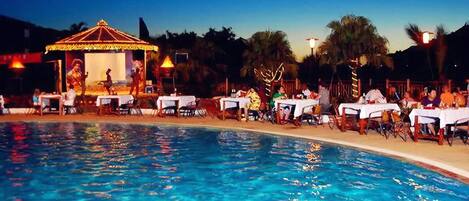 Alberca al aire libre por temporada