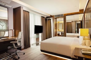 In-room safe, desk, laptop workspace, blackout curtains - DoubleTree by Hilton Jakarta Kemayoran (Jakarta)