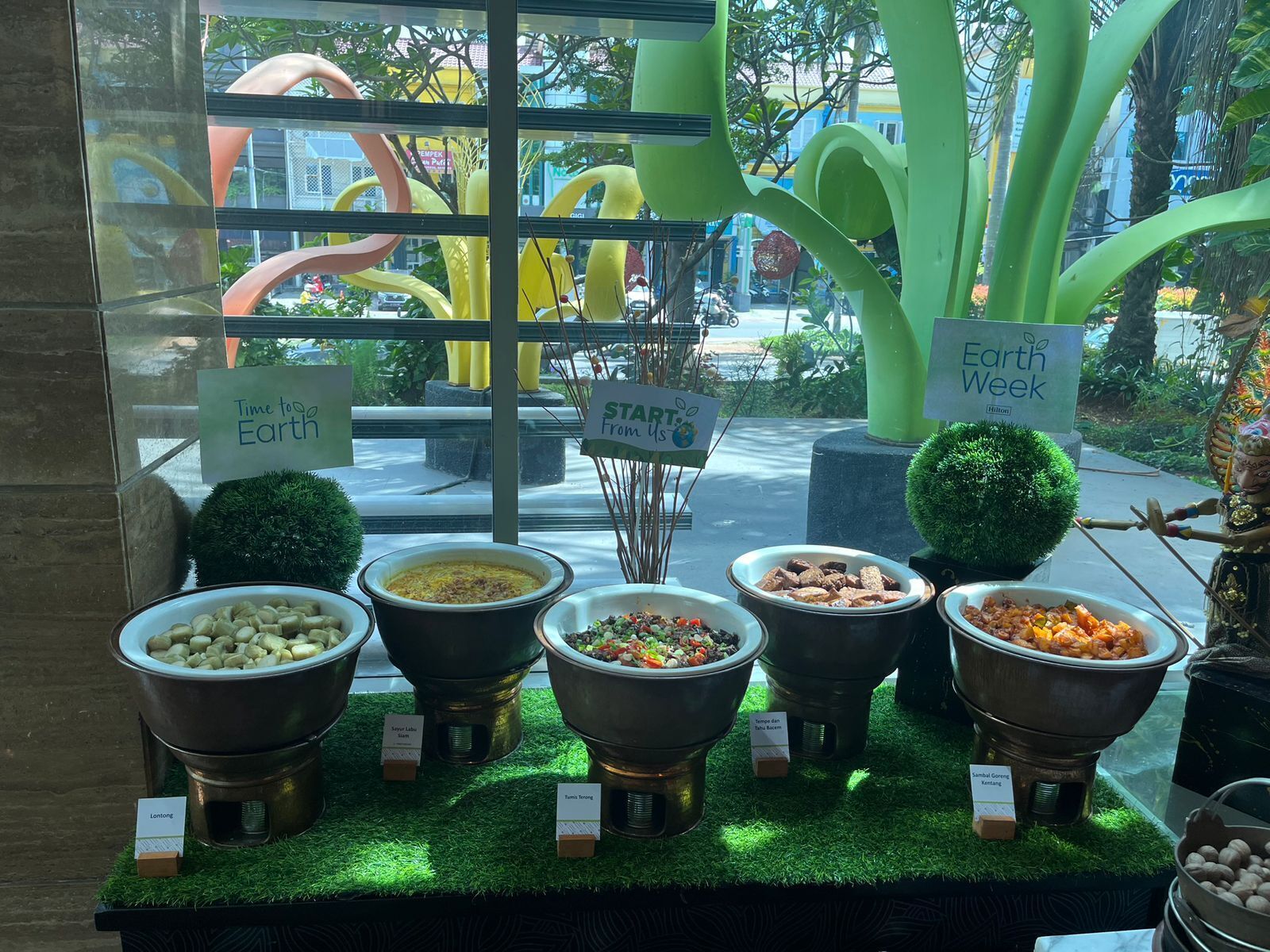 breakfast, lunch and dinner served