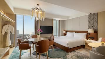 Phòng Premium, 1 giường cỡ king | Két bảo mật tại phòng, bàn, khu vực làm việc phù hợp cho laptop