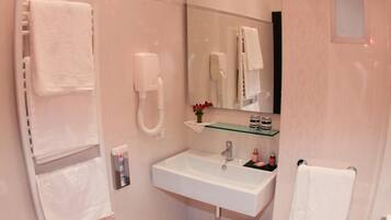 Standard Apartment, 2 Bedrooms (5 pax) | Bathroom