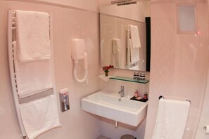 Standard Apartment, 2 Bedrooms (5 pax) | Bathroom