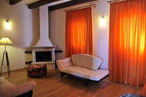 Suite, Terrace | Living room