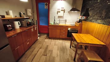 Familiekamer, gemeenschappelijke badkamer (with bunk beds) | Woonruimte