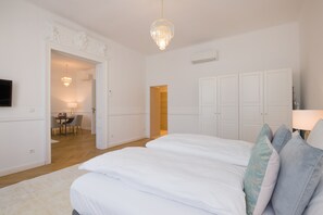 Suite – executive, 2 soverom (incl. 39€ cleaning fee) | Sengetøy av topp kvalitet, memory foam-senger og safe på rommet