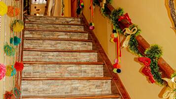 32-inch Smart TV with cable channels, TV, iPod dock