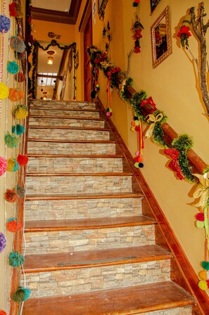 Smart TV de 32 pulgadas con canales por cable y televisión 