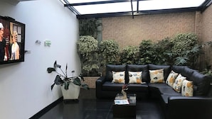 32-inch TV with cable channels - Hotel Salitre Real (Bogotá)