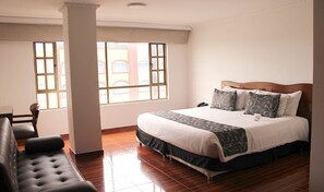 Premium Double Room, 1 Bedroom | 1 bedroom, premium bedding, pillow-top beds, minibar - Hotel Salitre Real (Bogotá)