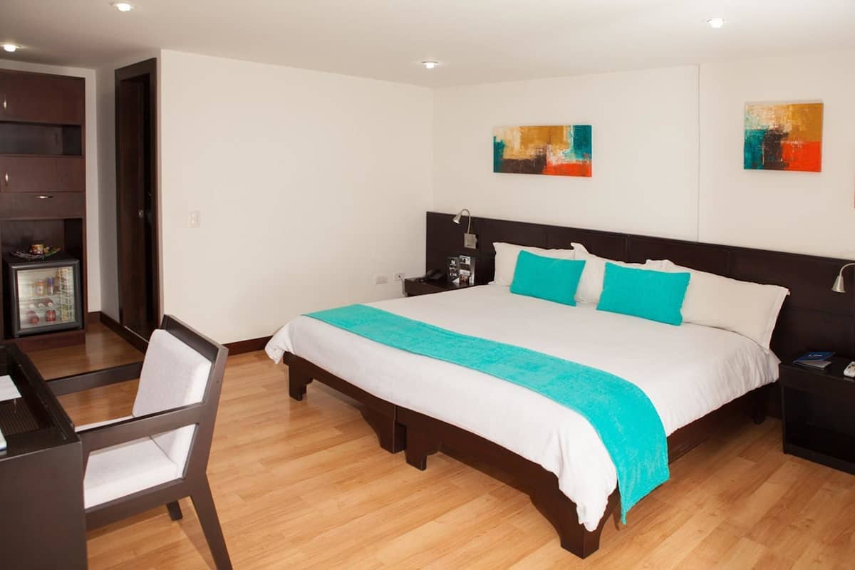 20 bedrooms, minibar, in-room safe, desk