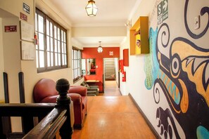 Hallway - Bear Packer- Cusco (Cusco)