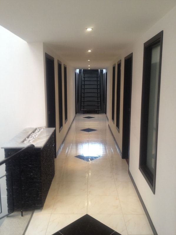 Hallway - Hotel Dorado Plaza (Bogotá)