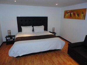 Standard Double Room, 1 Bedroom | Minibar, blackout drapes, iron/ironing board, rollaway beds - Hotel Dorado Plaza (Bogotá)