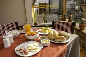 Breakfast area - Hotel Monasterio San Pedro (Cusco)