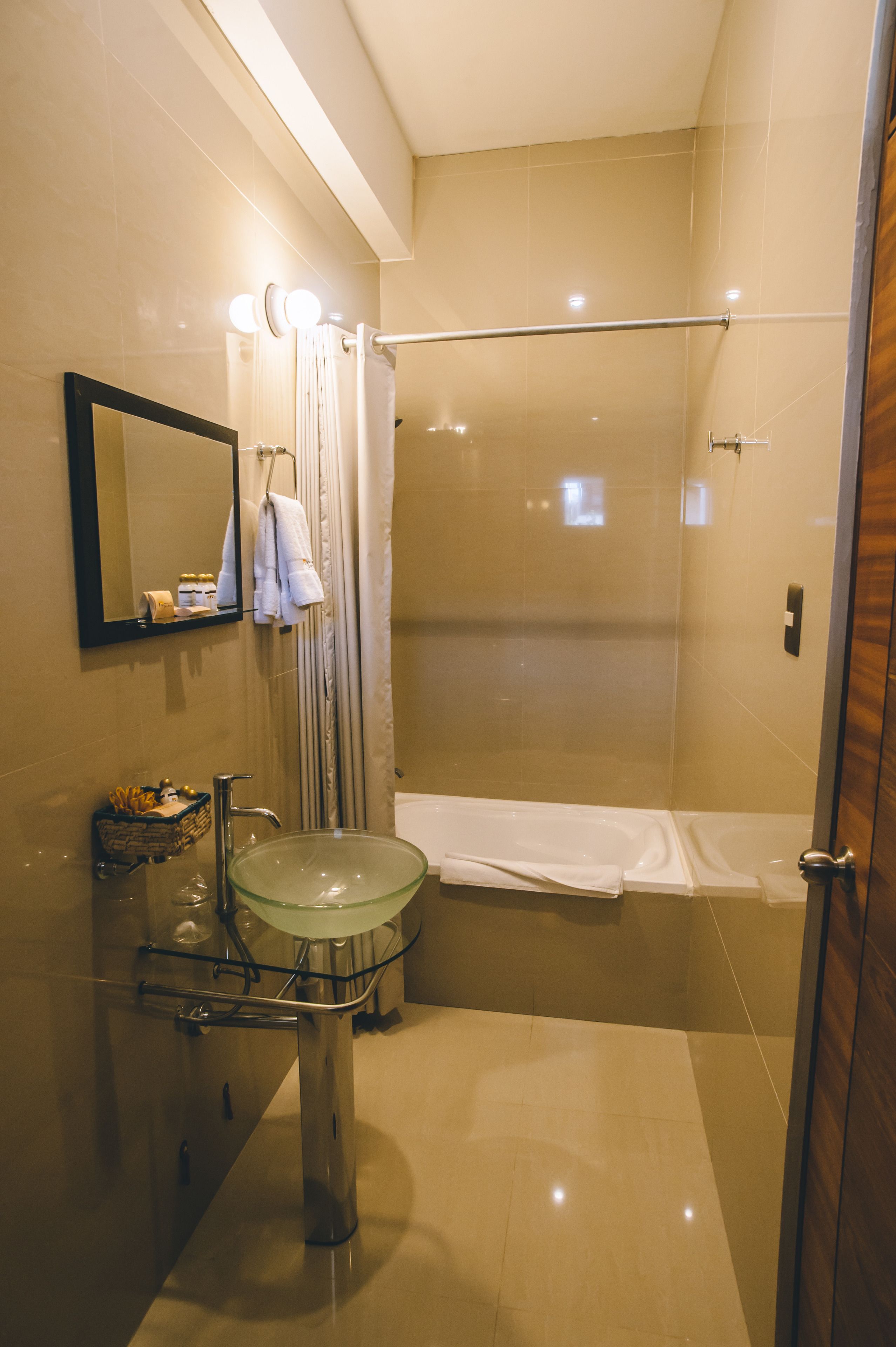 superior twin room | 1 bedroom, in-room safe, desk, free wifi