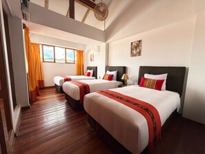 In-room safe, desk, free WiFi, bed sheets - Hotel Monasterio San Pedro (Cusco)