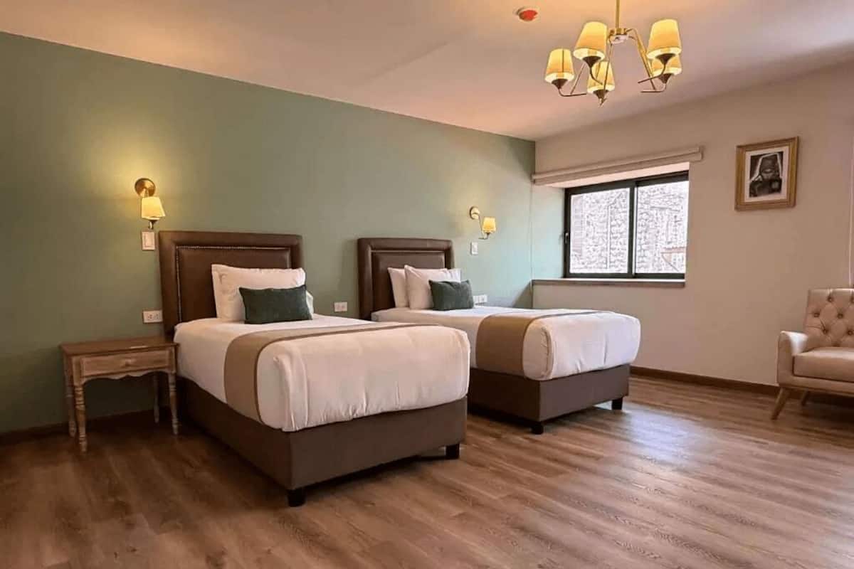 Kamar Twin Deluks | Brankas, meja kerja, Wi-Fi gratis, dan seprai linen