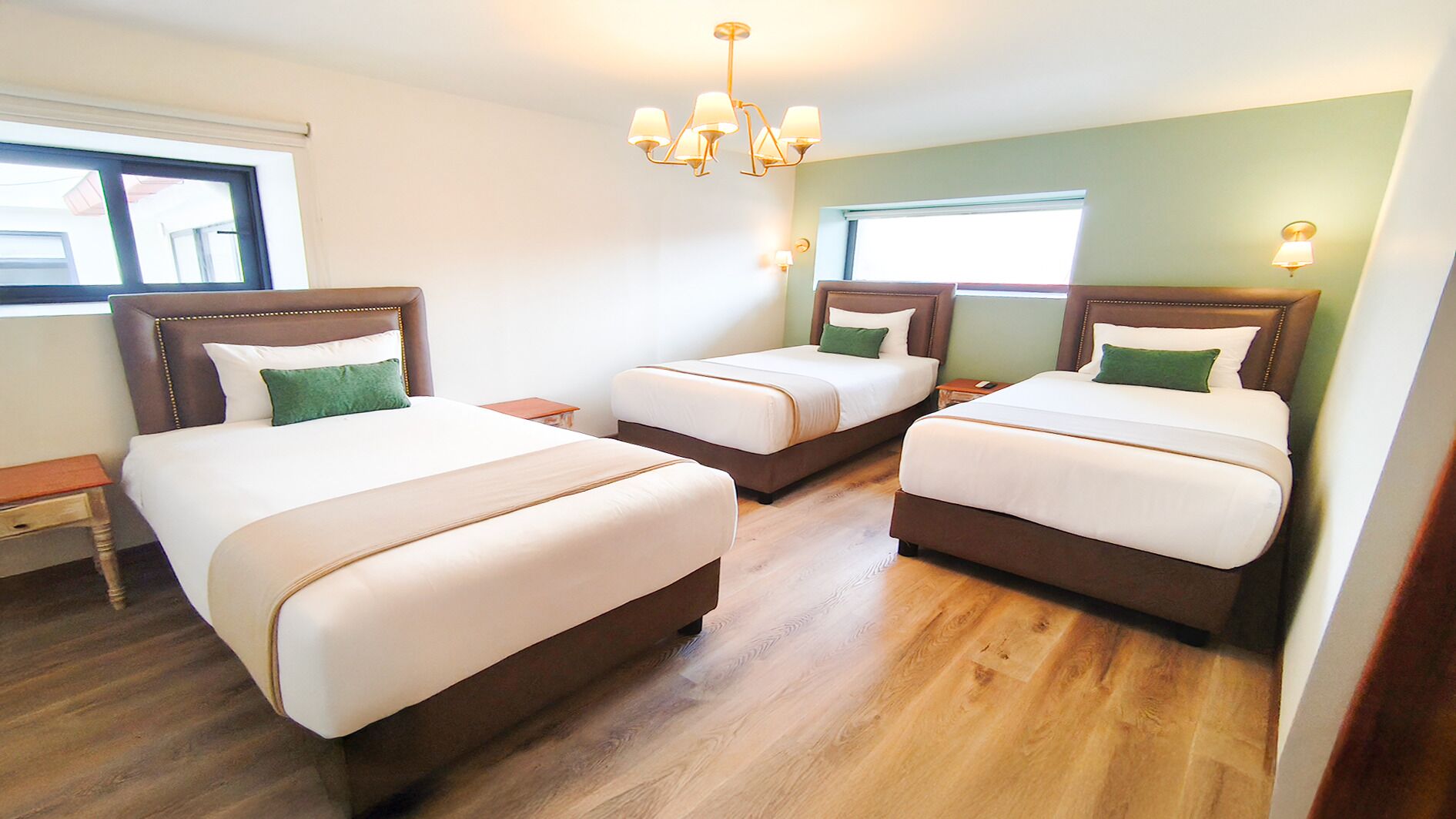 Deluxe Triple Room | In-room safe, desk, free WiFi, bed sheets