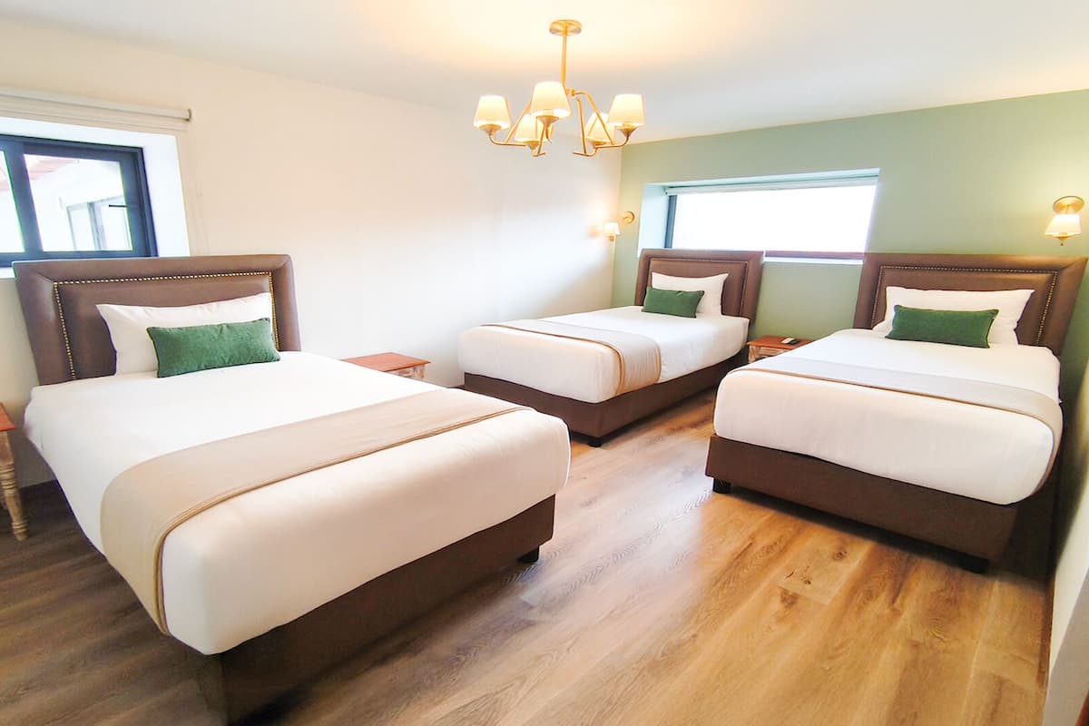 Deluxe Triple Room | In-room safe, desk, free WiFi, bed sheets