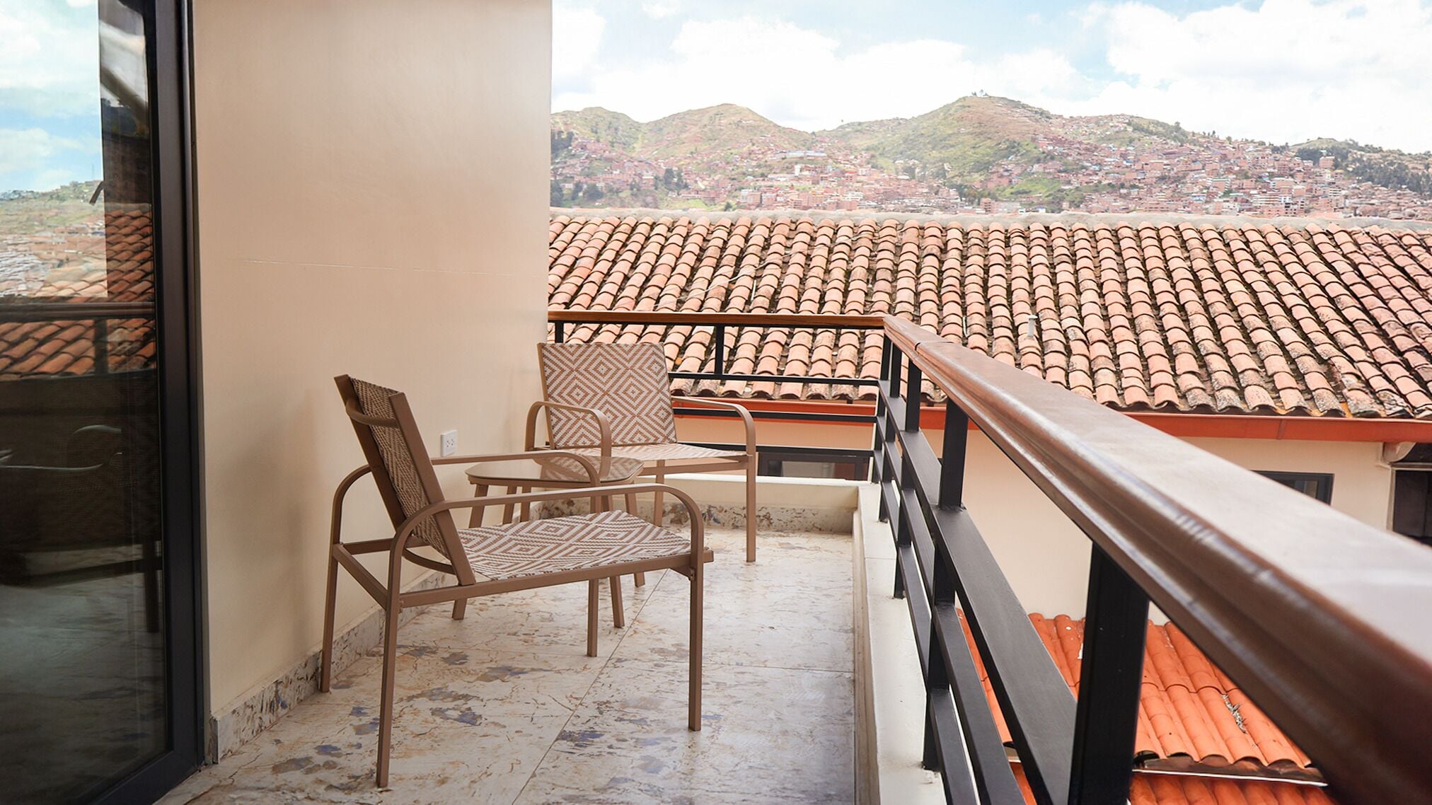 Suite Balcon con vista al jardin | In-room safe, desk, free WiFi, bed sheets