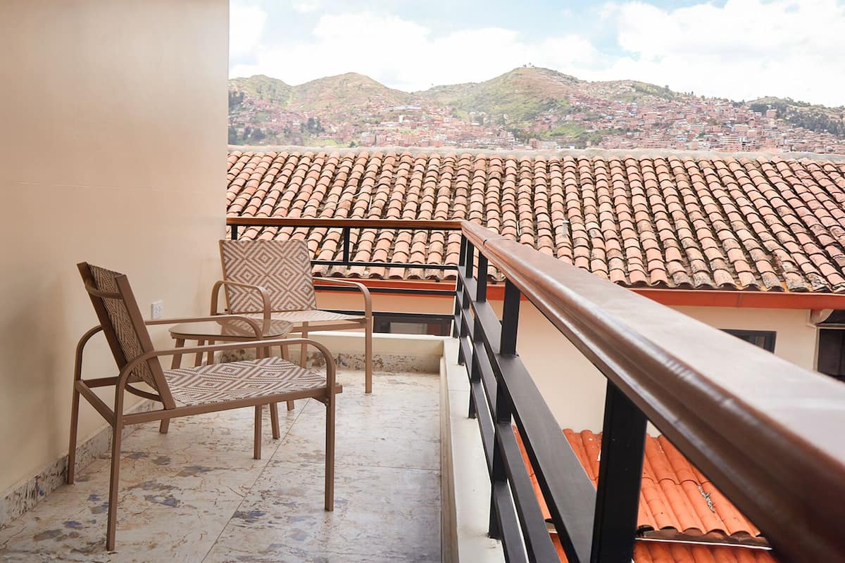 Suite Balcon con vista al jardin | In-room safe, desk, free WiFi, bed sheets