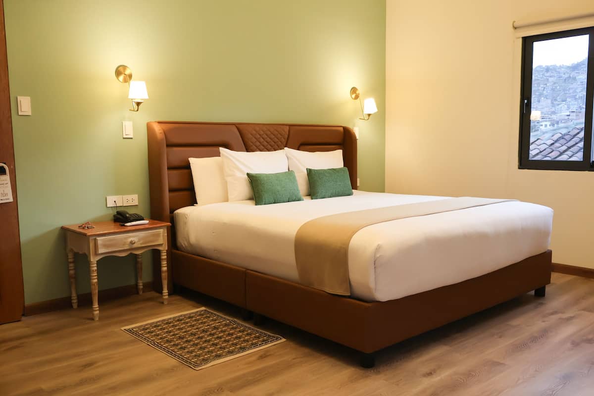 Studio Suite, balkon, pemandangan kebun (Suite Balcon) | Brankas, meja kerja, Wi-Fi gratis, dan seprai linen