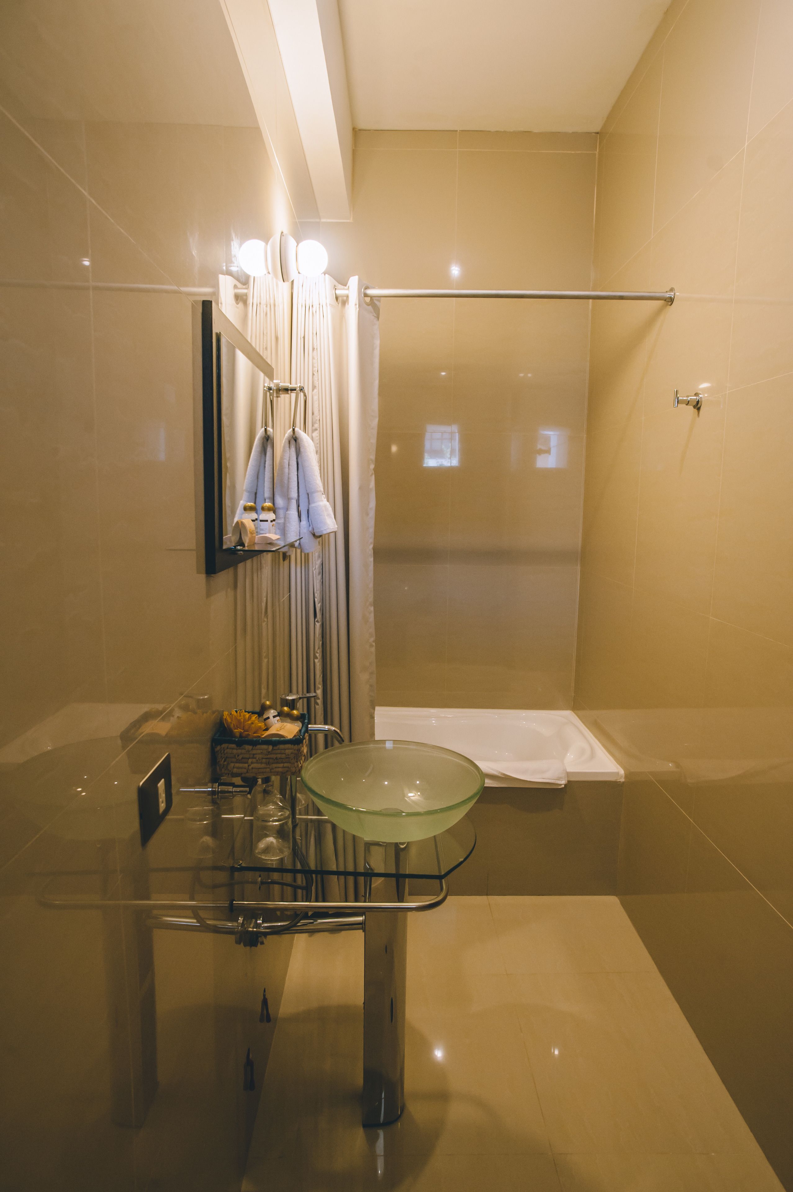 superior twin room | 1 bedroom, in-room safe, desk, free wifi