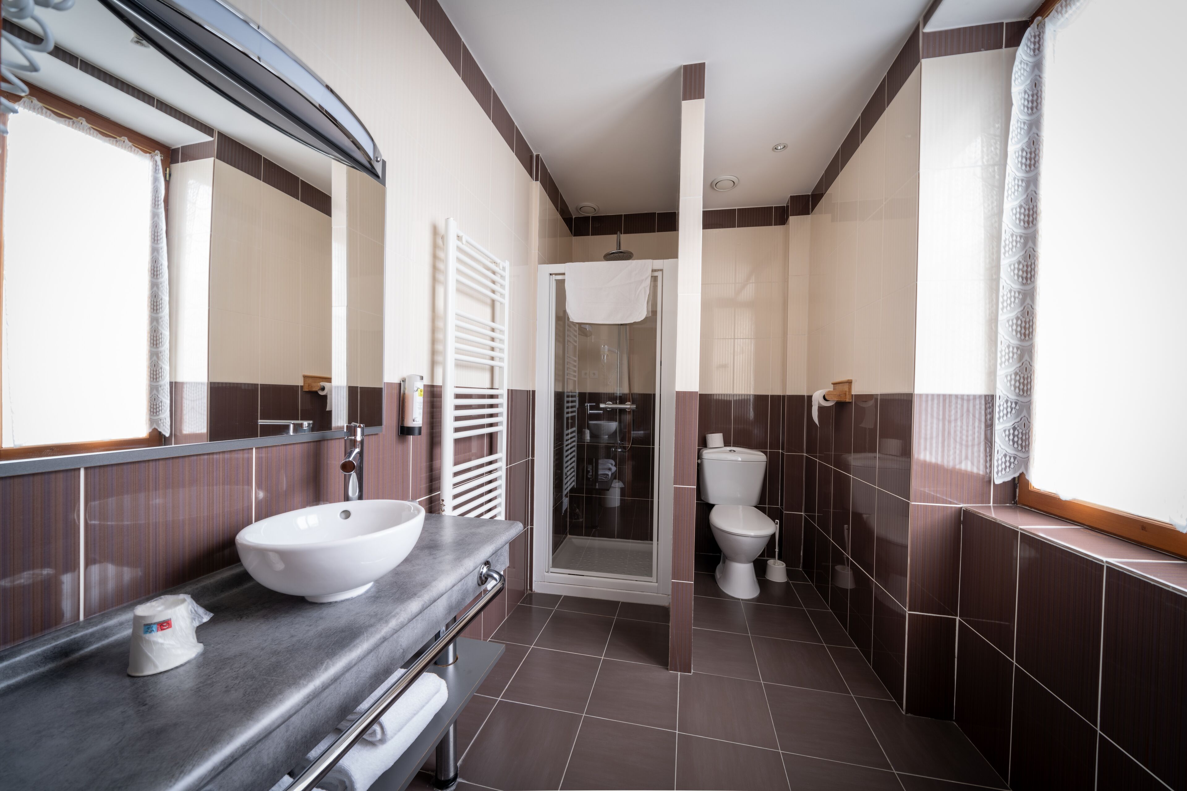 standard double room | bathroom | free toiletries, hair dryer, towels