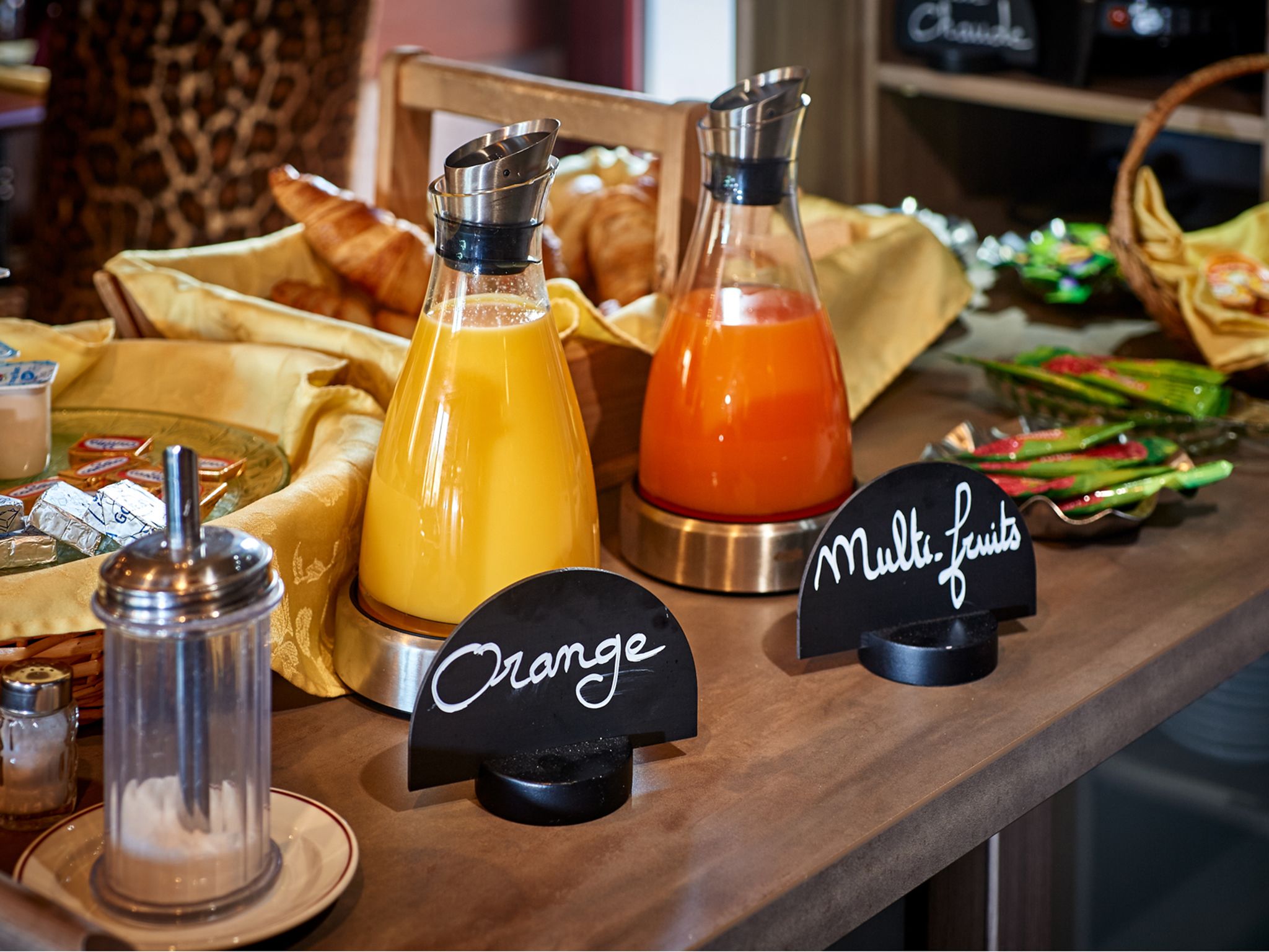 daily continental breakfast (eur 9.50 per person)