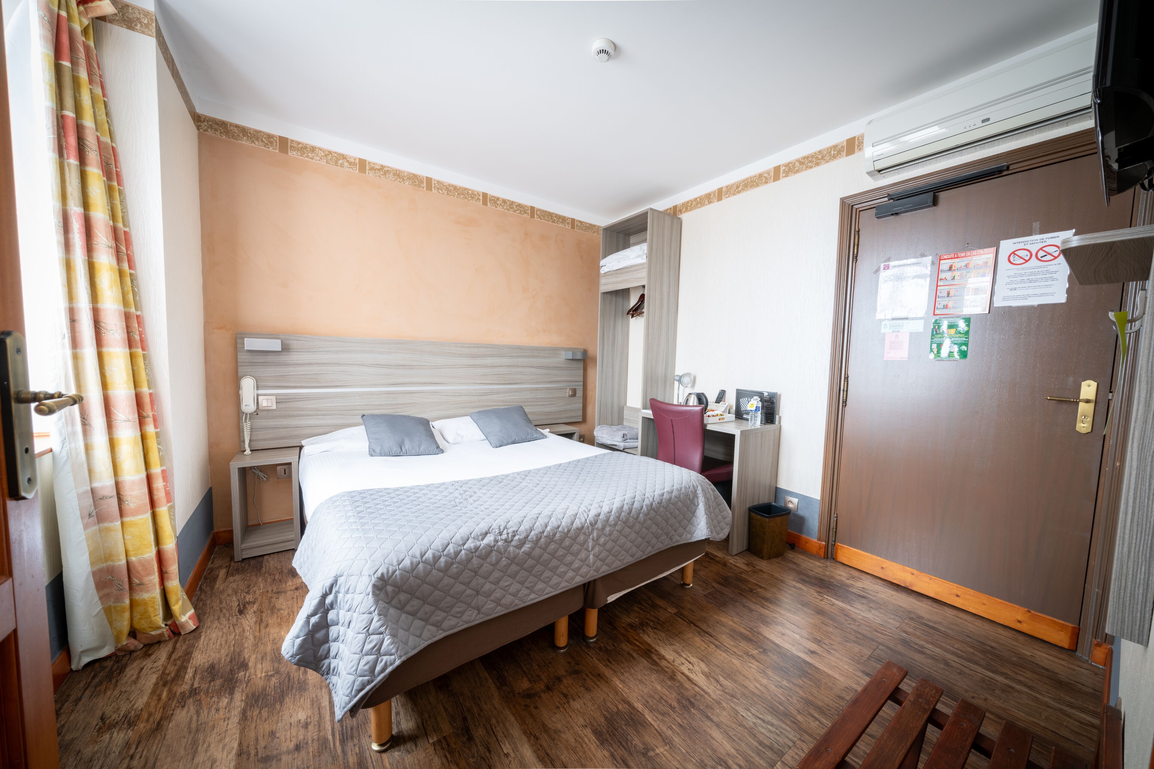 standard single room | desk, soundproofing, iron/ironing board, free cots/infant beds