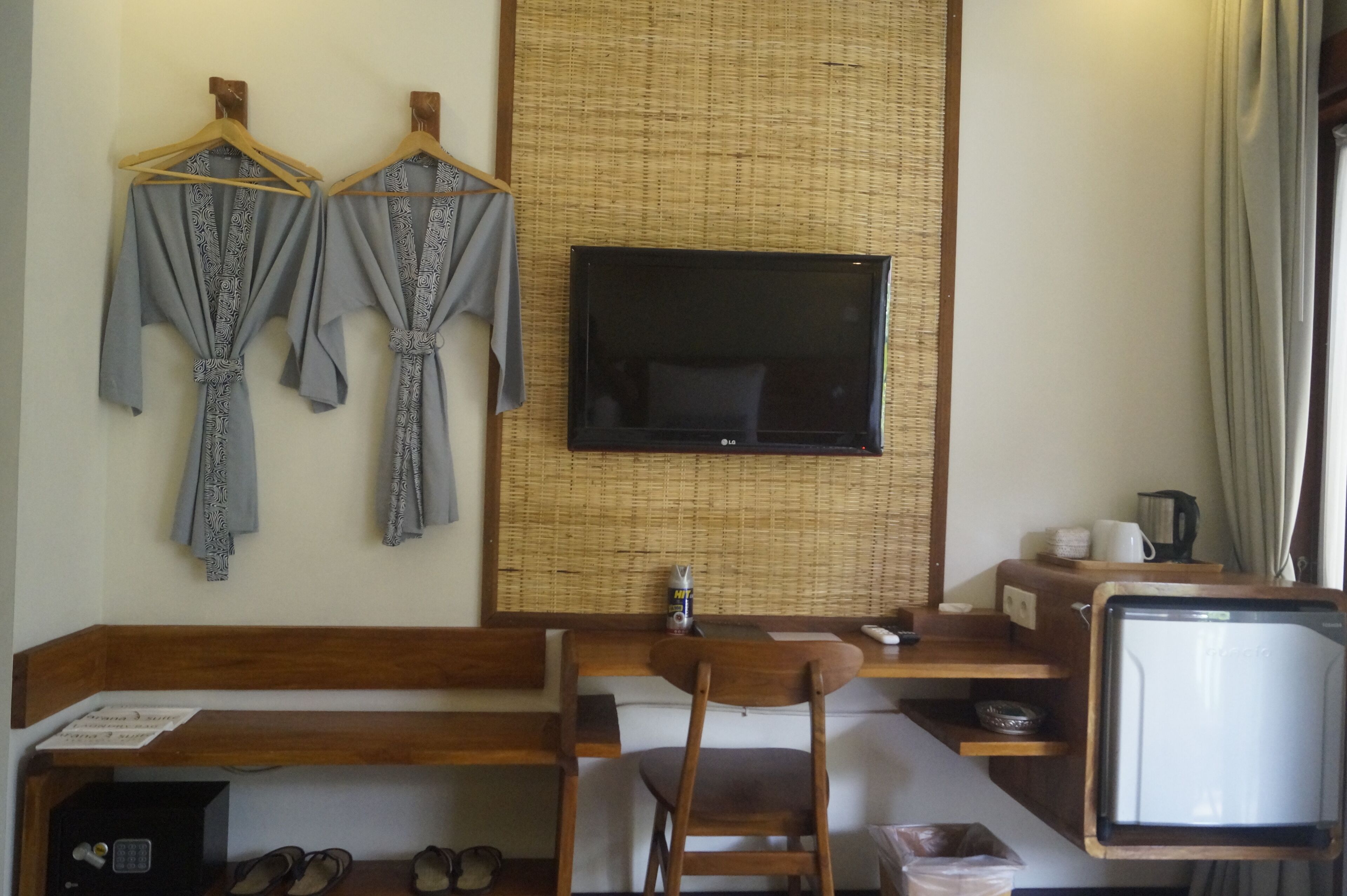 deluxe room | premium bedding, minibar, in-room safe, individually decorated