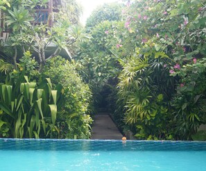 Outdoor pool, pool loungers