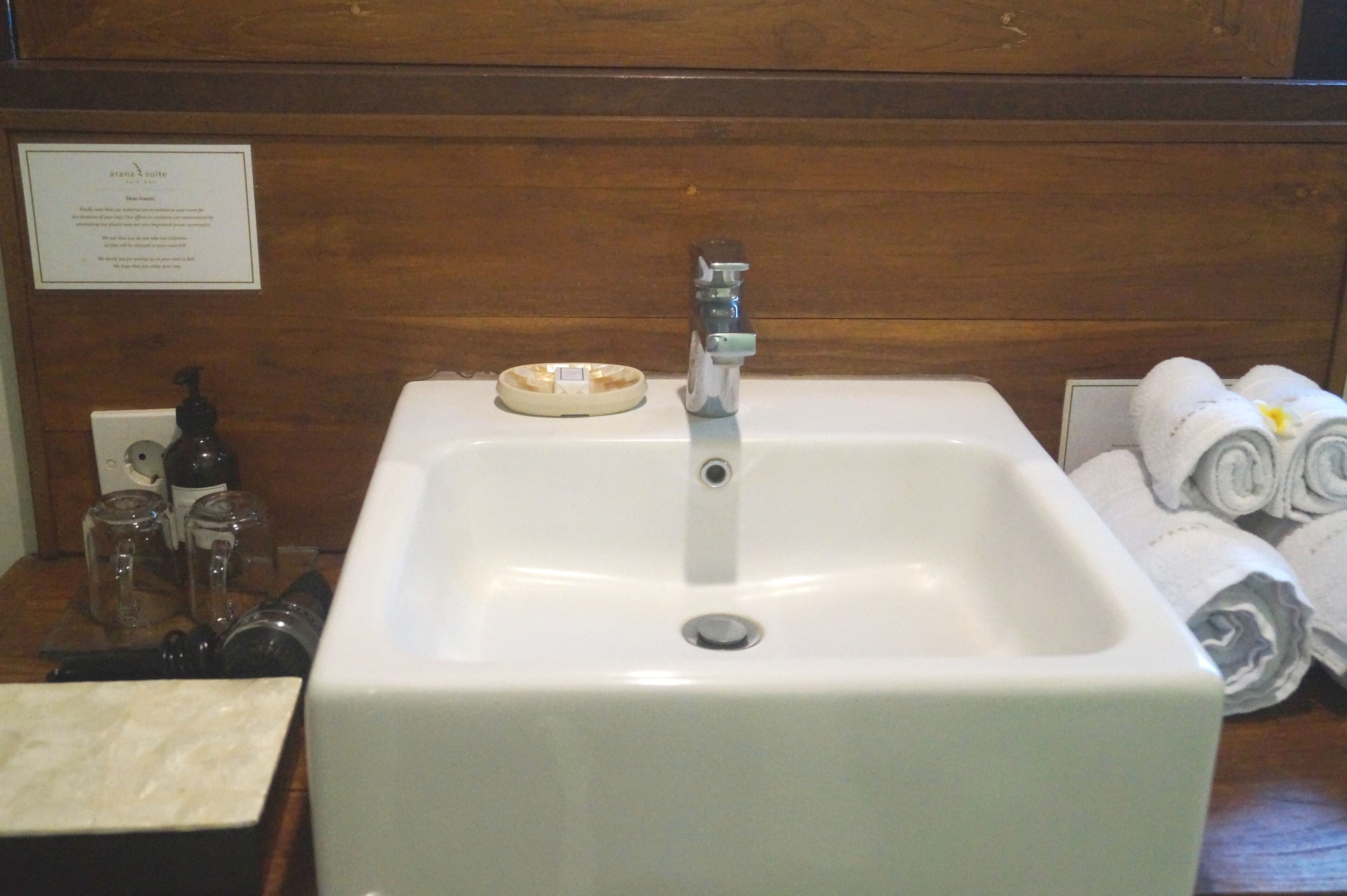 shower, rainfall showerhead, free toiletries, hair dryer